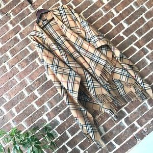 ‼️SOLD‼️V. Fraas Fall Fringe Poncho Scarf, Camel